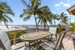Dockside Luxury Waterfront Home - Image 2