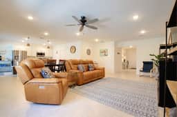 Pristine Newly Heated Pool Home Centrally Located - Imagen 4