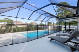 Pristine Newly Heated Pool Home Centrally Located - Imagen 3