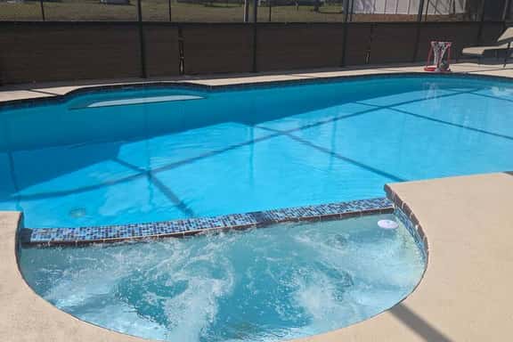 Poolside Palms - 3bd/3ba Sleeps 18 - Image 1