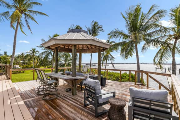 Dockside Luxury Waterfront Home - Image 3