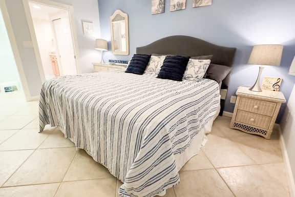 Seaside Solace: 1BR/1Bath Condo - Image 3